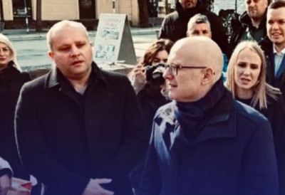 ВУЧЕВИЋ ОСУДИО НОВИ НАПАД БЛОКАДЕРА И ПРУЖИО ПОДРШКУ КРСТУ ЈАЊУШЕВИЋУ Упутили монструозне претње његовој мајци, лидер СНС реаговао: Ми ћемо издржати и победити