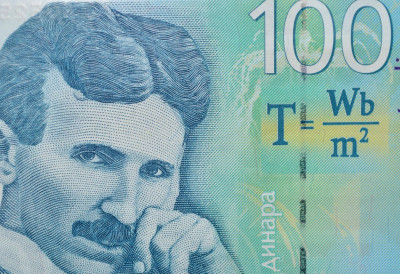 Зашто је Никола Тесла позирао само под плавим светлом? Тајна "Плавог портрета" која инспирише и данас