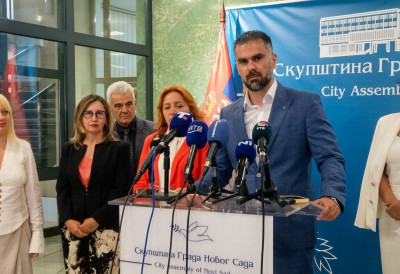 НОВИ САД ИМА ИСТОРИЈСКИ БУЏЕТ! Ево шта све стиже грађанима – бесплатни уџбеници, базен на Новом насељу, милијарде за улице! Градоначелник Мићин: Град располаже са 55 милијарди динара!