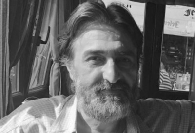 Одлазак врсног новинара и правог боема ПРЕМИНУО СИНИША КОСТИЋ Последњи поздрав упутиле бројне колеге и пријатељи: ИСТИНА МУ ЈЕ БИЛА ПРОФЕСИОНАЛНИ И ЖИВОТНИ ЗАВЕТ