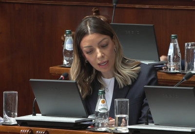 "УНИШТИЛИ СТЕ СРБИЈУ, А ПРИЧАТЕ О МОРАЛУ" Министарка Месаровић набројала Алексићу фирме које су пропале у приватизацији: Отишли су Митросрем, Бачка, Јабука, Граничар...