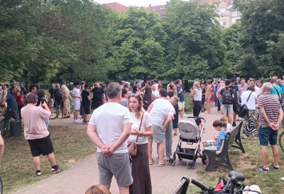 Скуп солидарности претученом дечаку! Родитељи се окупили у парку код Медицинске школе