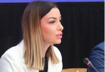 МЕСАРОВИЋ ОСУДИЛА СИЛЕЏИЈСТВО БЛОКАДЕРА У УЖИЦУ "Мало им је што су две године малтретирали народ где год су стигли, томе је дошао крај!" ЕВО ШТА ИМ ЈЕ ПОРУЧИЛА