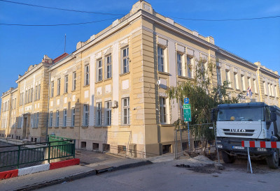 ЕВО КАКО КАРЛОВАЧКЕ ШКОЛЕ УЛАЗЕ У НОВУ НАСТАВНУ ГОДИНУ Основцима бесплатне књиге, богослова-првака дупло више