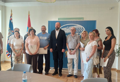 СВЕЧАНА ДОДЕЛА УГОВОРА У КАРЛОВАЧКОМ МАГИСТРАТУ Општина стала изa 24 пројекта у култури и 13 удружења