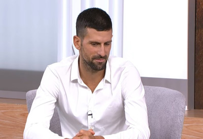 „КАПЕТАН“ НОЛЕ УЖИВА С ПОРОДИЦОМ НА ЦРНОГОРСКОМ ПРИМОРЈУ С јахте силази само због сладоледа! Српски тенисер стрпљиво ЧЕКА У РЕДУ и бира ОВЕ УКУСЕ