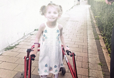 МАЛА ЈАНА (5) САЊА ДА ХОДА САМОСТАЛНО Сада јој се указала прилика за операцију у Америци – помозимо јој