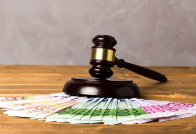Купила ауто, паркирала и – заборавила на њега ЗА 43 ГОДИНЕ ОВАЈ РЕНО 5 ПРЕШАО ЈЕ САМО 12 КИЛОМЕТАРА Из гараже отишао право на аукцију ПОГЛЕДАЈТЕ ЗА КОЛИКО ЈЕ ПРОДАТ!