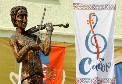 Ово могу само Прањанци: Сабор виолиниста, спустили цене – купус 600, пиво 150, паркинг 300 динара!