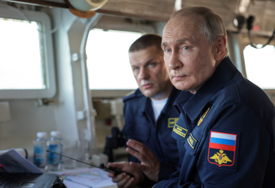 МОСКВА И ПЈОНГЈАНГ СВЕ БЛИЖИ Путин честитао Киму годишњицу ослобођења