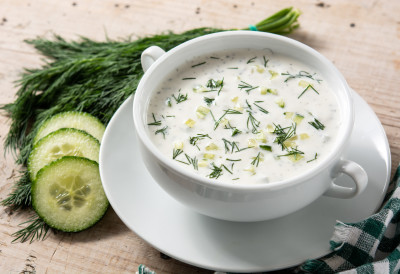 НЕ ПАЛИТЕ ШПОРЕТ ПО ВРУЋИНИ Oва бугарска хладна супа осваја једноставношћу и укусом