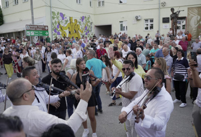 (ФОТО) ОВДЕ СЕ ДАНАС СЛАВИ СРПСКА МУЗИКА И ТРАДИЦИЈА Прањани угостили САБОРАШЕ ИЗ ЦЕЛЕ СРБИЈЕ