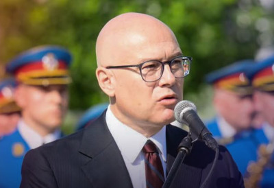 ПРОФИТЕРСКИ И СЕБИЧНИ МОЗАК НЕЗАДРЖИВО ТОНЕ У ЗАБОРАВ Лидер СНС Вучевић урнисао Ђиласа: Пред бродоломом је, одбачен, сви су га прозрели