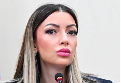 МИНИСТАРКА МЕСАРОВИЋ ЖЕСТОКО УЗВРАТИЛА МАРИНИКИ: "Не може да поднесе да Србија воли Вучића! Народ не воли преваранте, шљам, моралне наказе и лопове!“