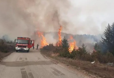 СИТУАЦИЈА СА ПОЖАРИМА СТАБИЛНИЈА Из МУП-а стигло упозорење: Права опасност стиже за викенд и то због ове појаве