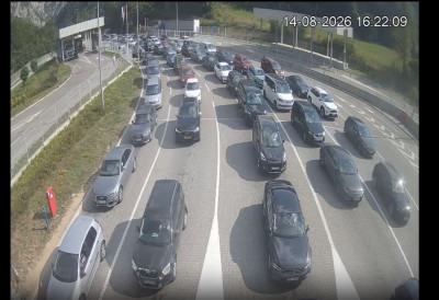 НЕПРЕГЛЕДНЕ КОЛОНЕ НА ГОСТУНУ, А ЈАБУКА ПРАЗНА Возачи имају алтернативу