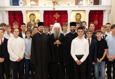 У беседи им је упутио свој очински благослов ПАТРИЈАРХ ПОРФИРИЈЕ СЛУЖИО СВЕТУ ЛИТУРГИЈУ У БОГОСЛОВИЈИ СВЕТОГ САВЕ првог дана школске године