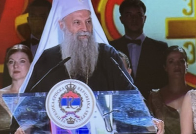 „Осећам ВЕЛИКИ БЛАГОСЛОВ кад дођем у своју прађедовину, своју ђедовину, своју очевину“ БЕСЕДА ПАТРИЈАРХА ПОРФИРИЈА НА ЦЕНТРАЛНОЈ ПРОСЛАВИ ДАНА СРПСКЕ: Нека нам православна вера буде застава!