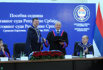 УСТАВНИ СУДОВИ СРБИЈЕ И СРПСКЕ ЗАЈЕДНО У СРЕМСКИМ КАРЛОВЦИМА Одржана прва заједничка седница па потписан Меморандум о сарадњи