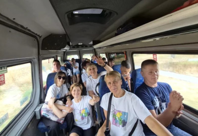 (ФОТО) ОСМЕСИ, ДРУЖЕЊЕ И НОВА ИСКУСТВА Удружење за подршку особама са аутизмом 'Маслачак' посетило Бачки Моноштор