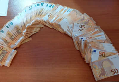 ОД ХЛЕБА И ЧАРАПА ДО СКРИВЕНИХ ШУПЉИНА У АУТОМОБИЛУ Цариници откривају најбизарнија места на којима путници крију новац