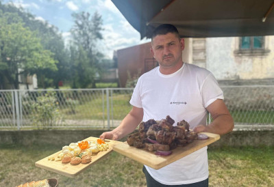 ТАЈНА ХАЈДУЧКОГ ЋЕВАПА ИЗ КОТРАЖЕ: Традиција драгачевског краја која чува дух старих времена