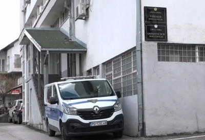 „БЕЗБЕДНОСТ МОГ ДЕТЕТА ЈЕ УГРОЖЕНА“ Мајка малолетне жртве сексуалног насиља штрајкује глађу: осуђени (80) још увек на слободи, и то 50 метара од њихове куће