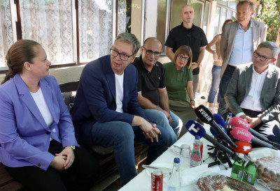 „Можете да добијете и 50 одсто наших  пара“ ВУЧИЋ ПОСЕТИО ПОРОДИЦУ СА ЧЕТВОРО ДЕЦЕ И ПОРУЧИО ПОЉОПРИВРЕДНИЦИМА За нови трактор држава даје велике субвенције