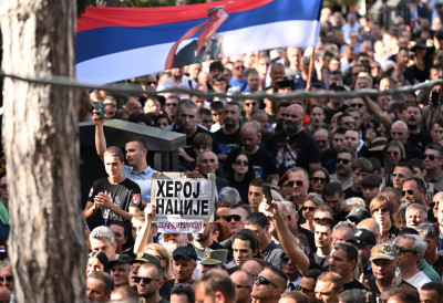 ВУЧИЋ И ВУЧЕВИЋ РЕКЛИ ШТА МИСЛЕ, А ОНИ ЋУТЕ! Смрт Младића отворила питање: Какву Србију желе студенти у блокади?