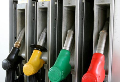 ЕВРОПА “ВОЗИ“ ПО РАЗЛИЧИТИМ ЦЕНАМА: За ПУН РЕЗЕРВОАР најмање морају да раде Аустријанци ЗАВРШАВАЈУ „ПОСАО“ ПРЕ РУЧКА, док Хрвати „пребаце“ 8 сати