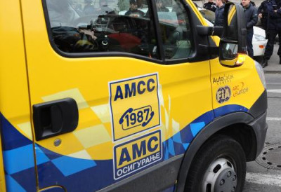 ОПАСНИ УСЛОВИ НА ДРУМОВИМА Србију јутрос гуши магла, а камиони на граничним прелазима стоје сатима