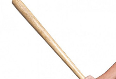 ОСВАНУО СНИМАК БРУТАЛНОГ НАСИЉА Старац дрвеном палицом претукао супругу