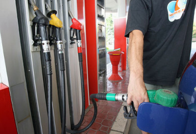 КИНЕСКА ВЛАДА ИНТЕРВЕНИСАЛА Рекордно поскупљење горива, ПОСТАВЉА СЕ ГРАНИЦА У МАЛОПРОДАЈИ