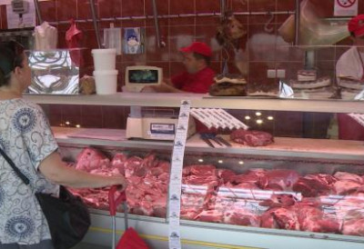 ПОЈАЧАНА КОНТРОЛА ХРАНЕ ШИРОМ СРБИЈЕ Инспекција проверава месо, млеко, рибу, јаја и декларације