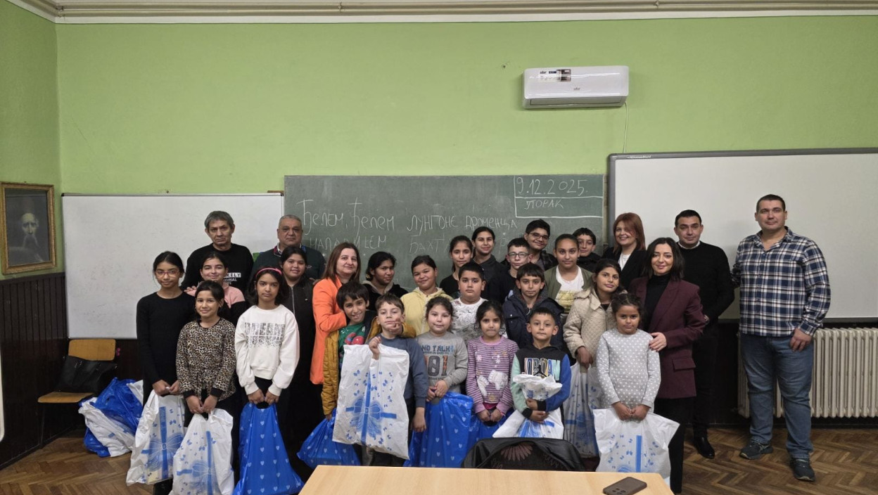 ПОКЛОНИ ЗА ДАН ЉУДСКИХ ПРАВА Школски прибор за ромску децу у Панчеву