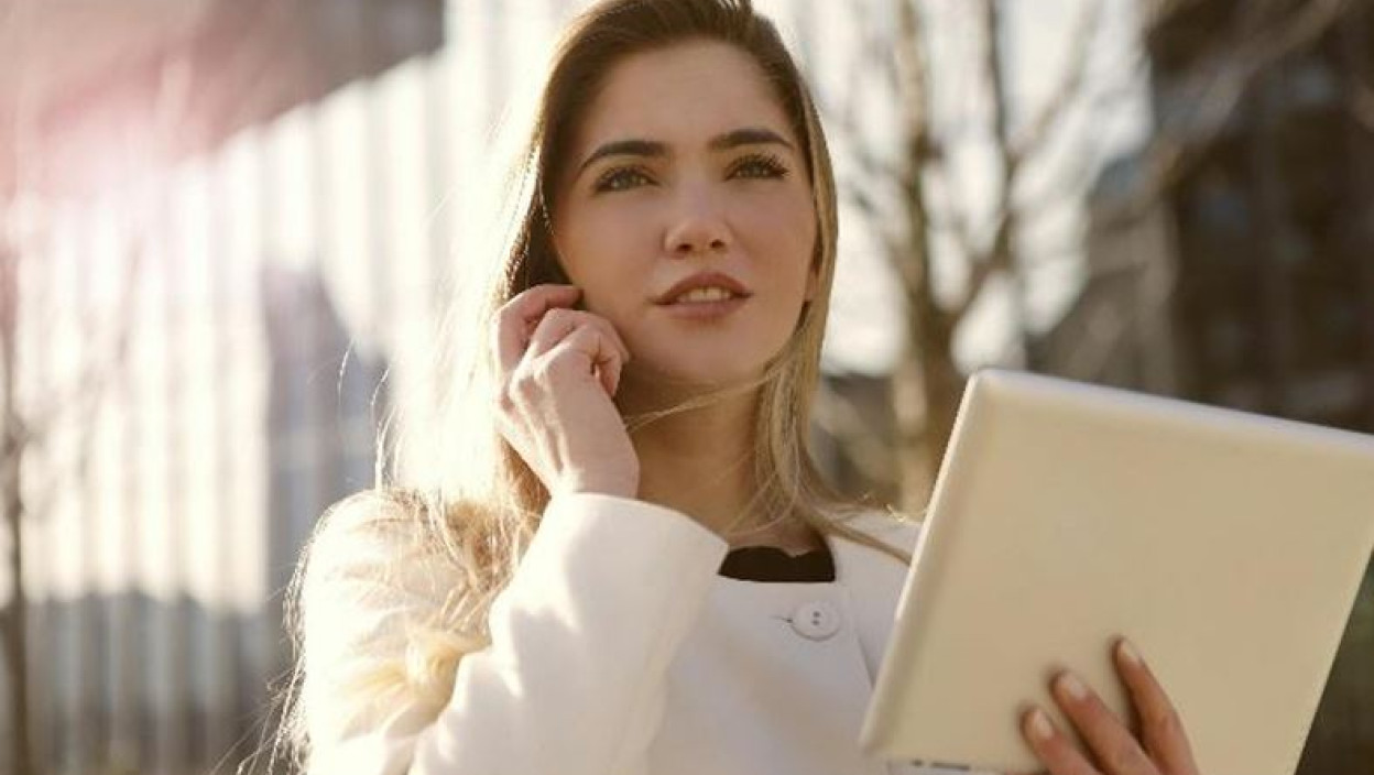 Od Guess torbe do Carbon TV-a: Stil koji prožima svaki detalj Suzana Perić spaja modu i tehnologiju u jedinstvenu estetiku