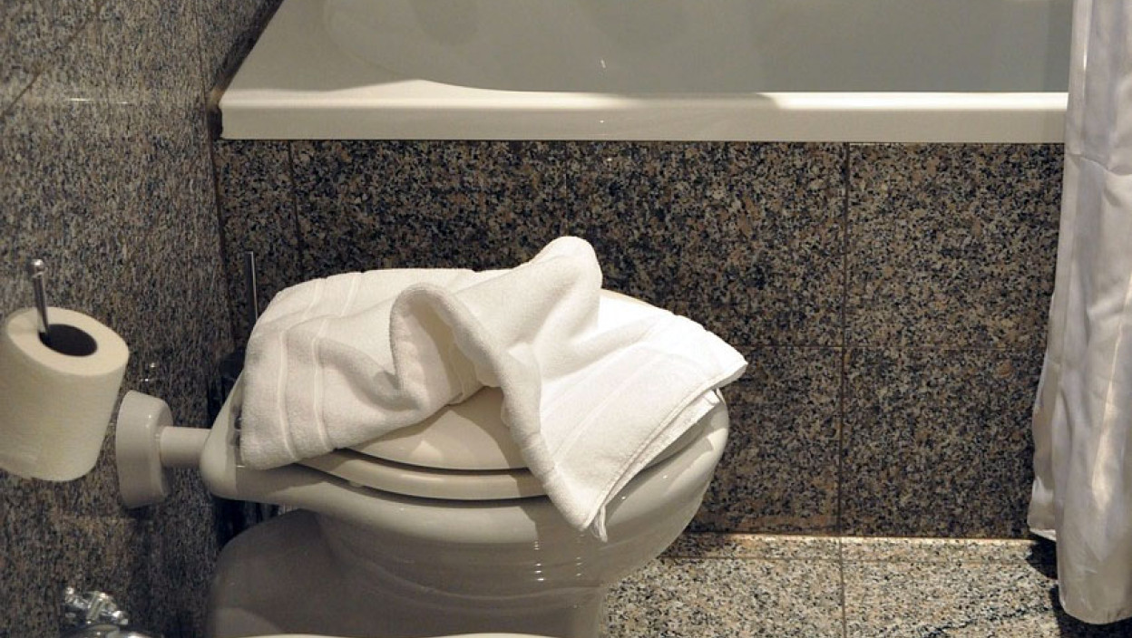 ”КУПАШ СЕ И ПЕРЕШ СУДОВЕ ОДЈЕДАРЕД” Смех због купатила: Гарсоњера на Врачару постала хит на друштвеним мрежама (ФОТО)