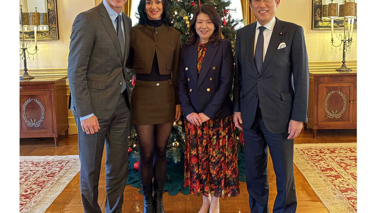 СА ГЛУМЦА НА ПОЛИТИЧАРА: Кејти Пери и Џастин Трудо у Јапану на ручку с премијером Кишидом