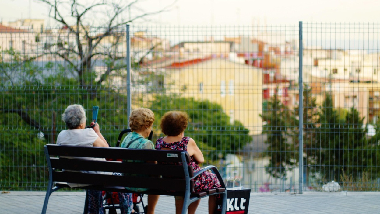 ОД 1. ЈАНУАРА НОВИ УСЛОВИ ЗА ПЕНЗИЈУ ЗА ЖЕНЕ Жене ће морати да РАДЕ ДУЖЕ, ОВО ЈЕ СТРАТЕГИЈА РАСТА СТАРОСНЕ ГРАНИЦЕ
