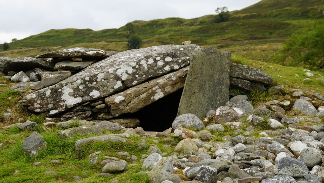 ХОРОР У РИСКОЈ, ПРОНАЂЕНА ЈОШ ЈЕДНА ГРОБНИЦА НОВОРОЂЕНЧАДИ Ко је сахрањивао бебе у ДОМУ ЗА МАЈКЕ