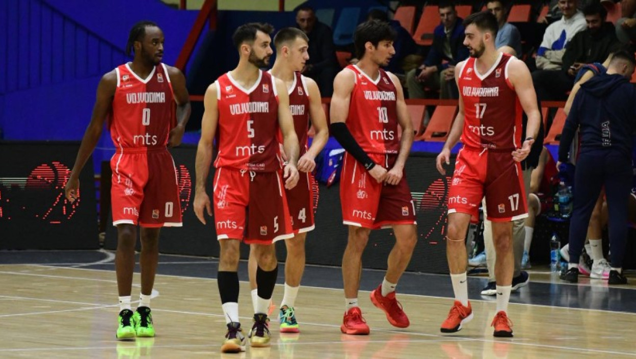 НОВОСАДСКИ КОШАРКАШИ ИМАЈУ ВЕЋИ ПРОБЛЕМ ОД ПОРАЗА У БАЊАЛУЦИ Повредио се најбољи играч
