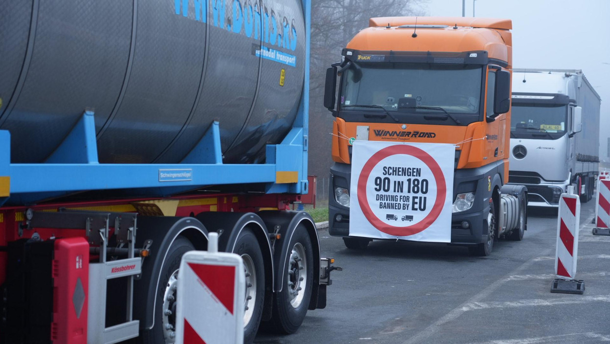 Granična policija uspostavlja redovan saobraćaj, obustavljena blokada na graničnim prelazima, prevoznici se vraćaju na puteve