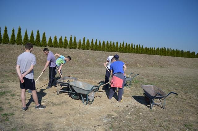 foto: maturanti radna akcija