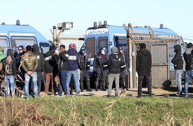 migranti italija EPA ANDREA MEROLA.jpg 