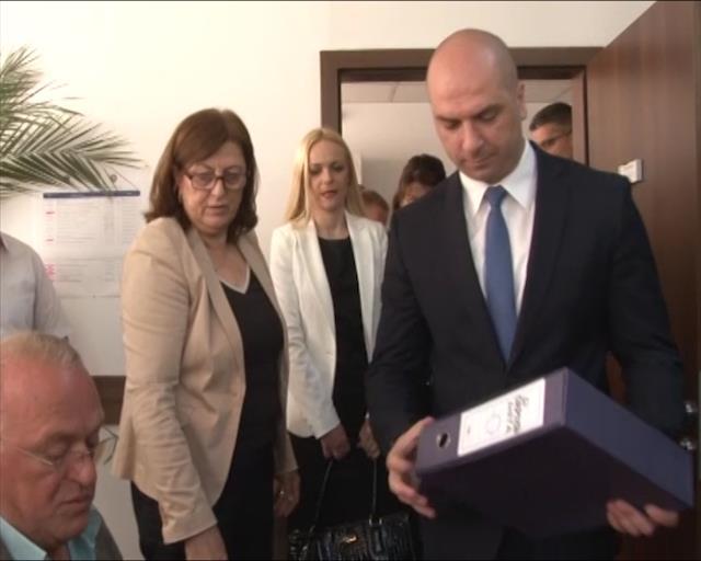 Srpska lista predala listu za izbore na KiM Foto: Tanjug/video