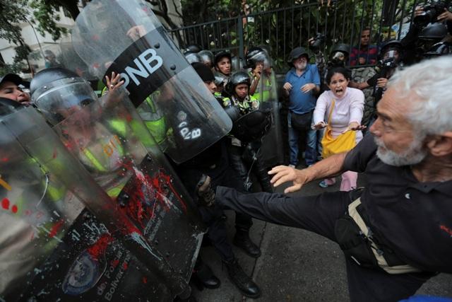 protesti karakas, tanjug ap photo, fernando llano