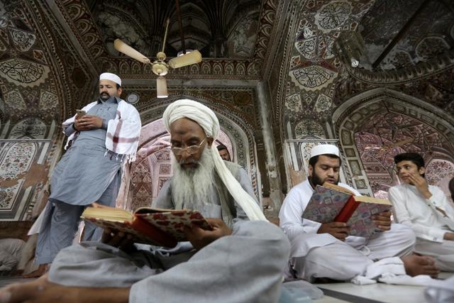 ramazan (AP Photo Muhammad Sajjad).jpg