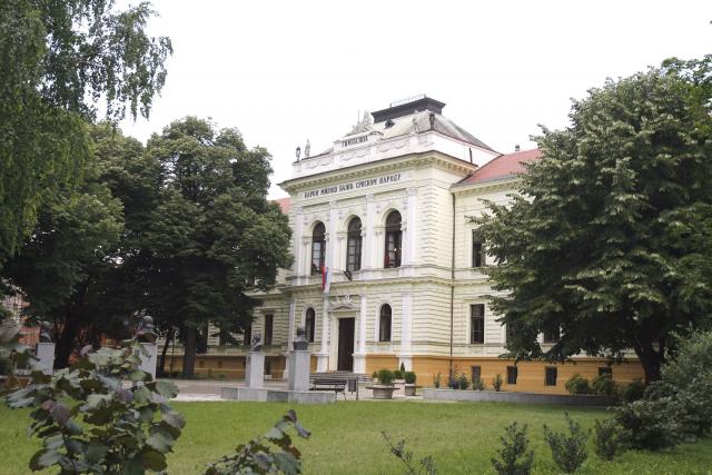 ГИМНАЗИЈА „ЈОВАН ЈОВАНОВИЋ ЗМАЈ“ ДОБИЈА СТАТУС УСТАНОВЕ ОД ПОСЕБНОГ ЗНАЧАЈА