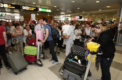 Putnici na aerodromu Foto Tanjug/S.Radovanović, ilustracija