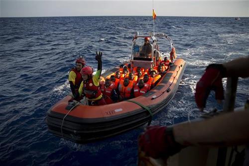 Zbrinjavanje izbeglica iz Libije Foto: AP Photo/Emilio Morenatti